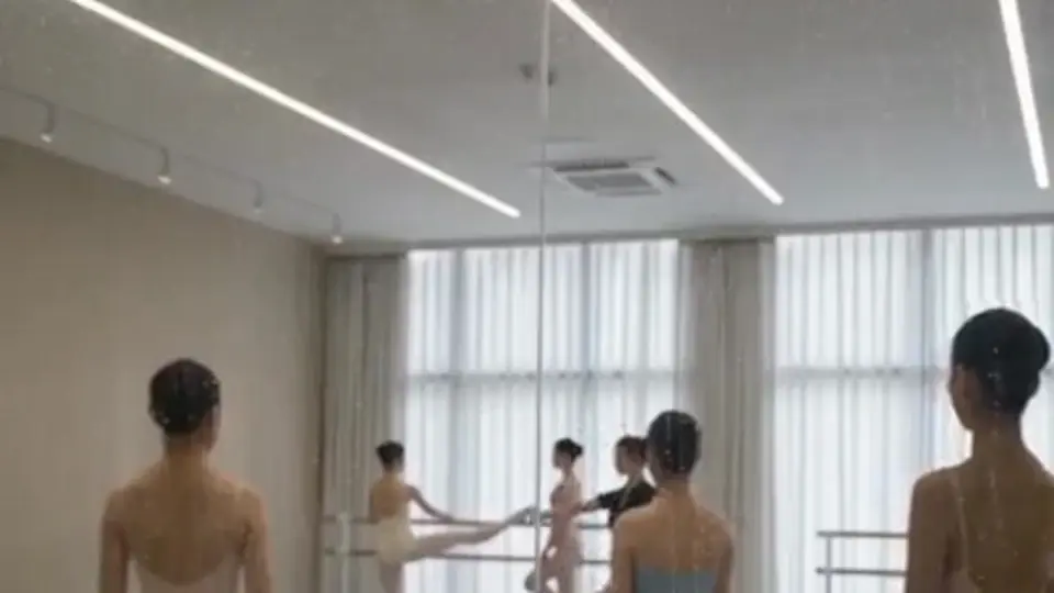 《母子同欢》，4分10秒。这笔家务事还没翻篇，看完再走。