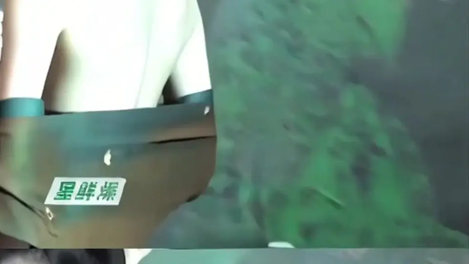 《AI魔改 娄艺潇 骚浪贱货接受采访 表示自己最爱穿着汉服被就地正法》，3分15秒。该有的都有。