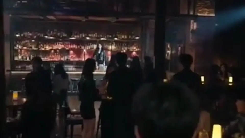 第4集 2分49秒，《外卖历险记》。这一集的走向有点意外。