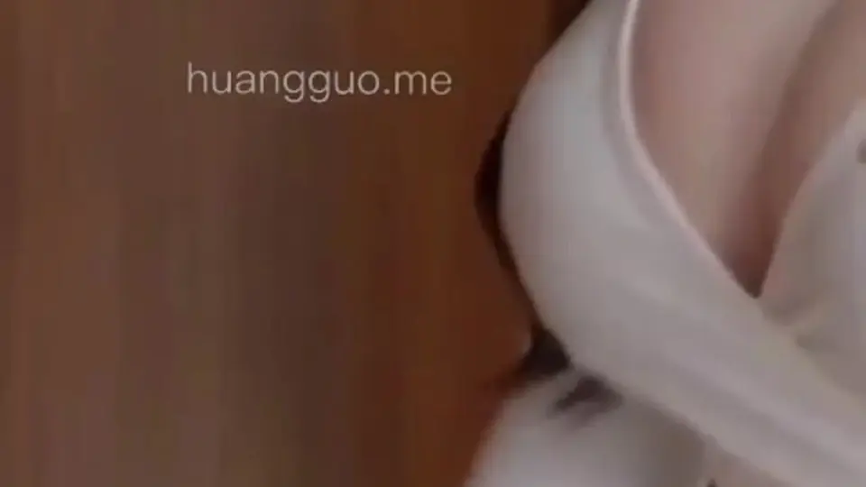 《患性瘾的巨乳女教师》更新到第5集，3分50秒。追剧的可以直接连播。