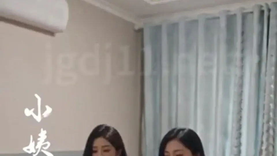 我和小姨妈妈婶婶姐姐生活的二三事 更新第3集。4分1秒，一家人坐到桌前才是正题。