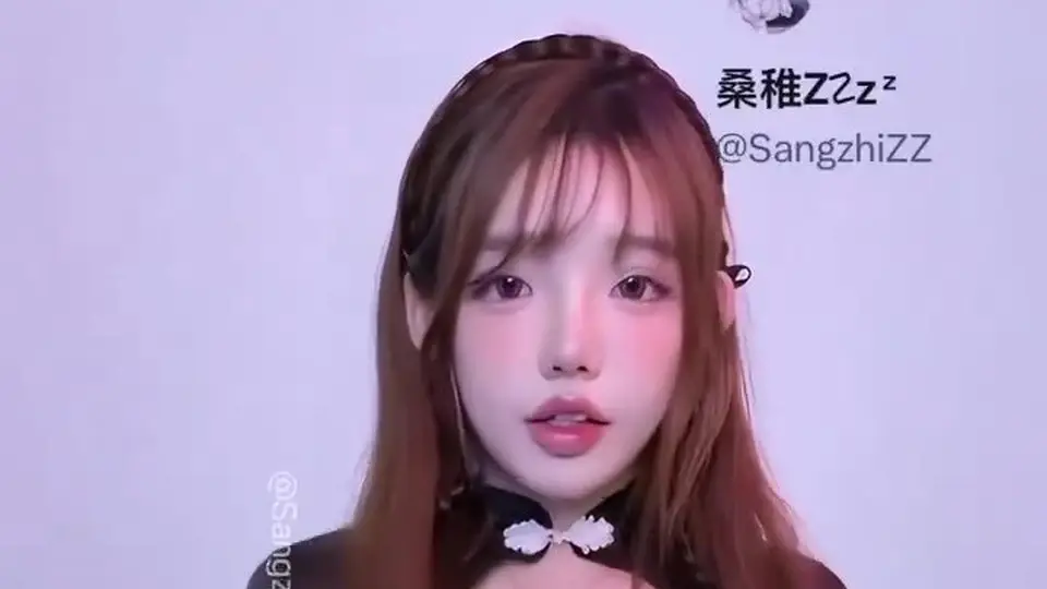 拍摄的人一直没出声。怕吵到人声音压得很低，手上的动作没停过。