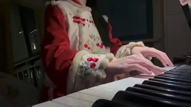 前一秒还在找角度，边揉奶边抠逼玩得浑身发抖，从头到尾没喊停，不算长但不亏。