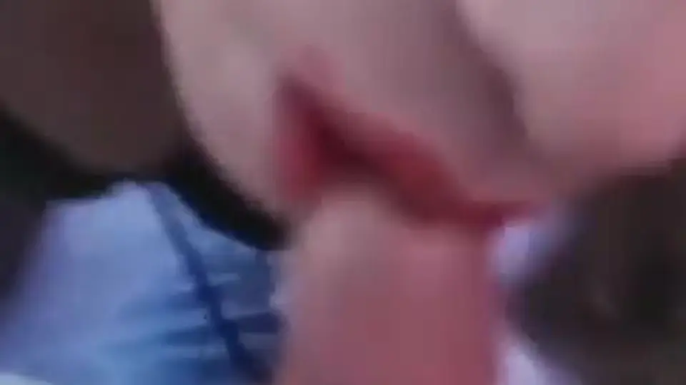 收音比画面还清楚。骚穴被玩到咕叽咕叽响，手上的动作没停过。