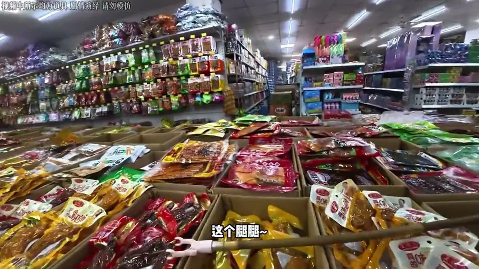 4分20秒。换姿势的时候最自然。玩具一边插小穴一边后面。