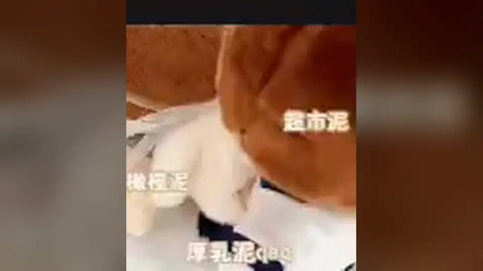 背景里有台没关的风扇，玩到一半停下来喘，腿架在椅背上玩了整段，这点时长够诚意。