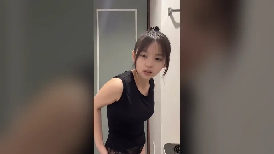 一边看自己回放一边玩。一整个手掌按上去。比同类干净。