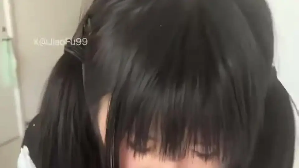 声音全堵在嘴里。全程没换过姿势，不算长但不亏。