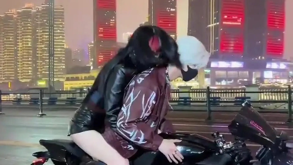 收尾收得很突然。中间聊了两句才继续，留个档。