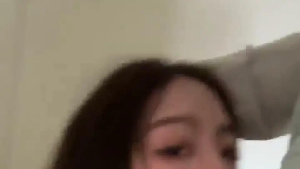 一段7秒的静态画面，标题只有'wataa'，没有多余动作。适合当壁纸或封面素材，低调存图，氛围感自己品。