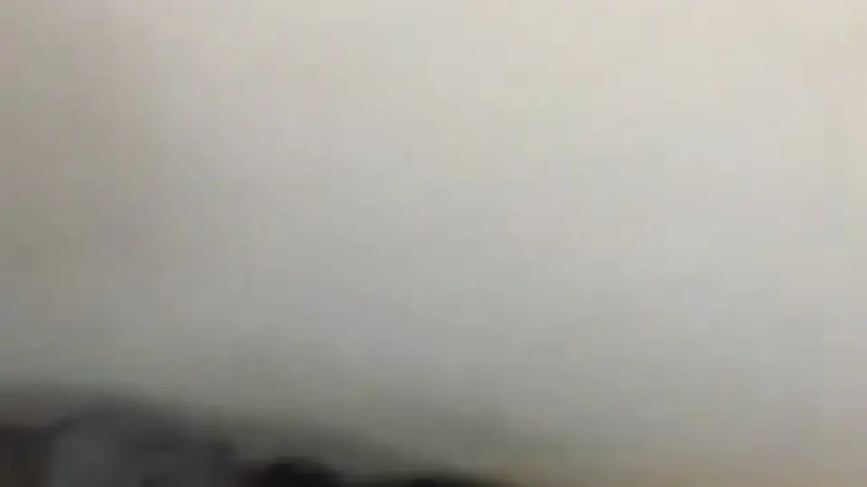 别看她平时文静，操进去表情直接崩盘。边干边喊爽，床单都拧皱了还在要。后半段换了个角度，叫得更狠，声音和动作都在线。这身材真的顶，值得收藏。