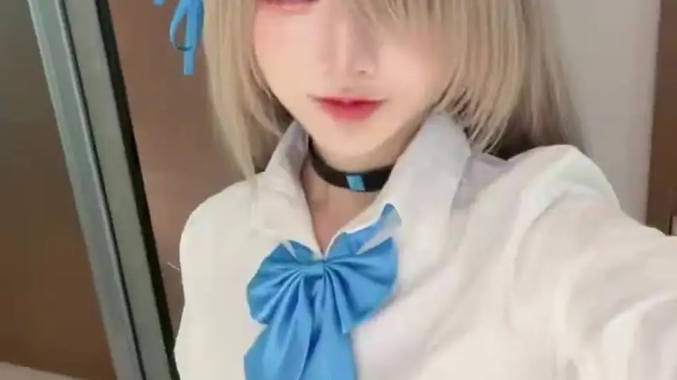 背景里有台没关的风扇，先浅后深整段不歇，越往后越放得开，后面更狠。