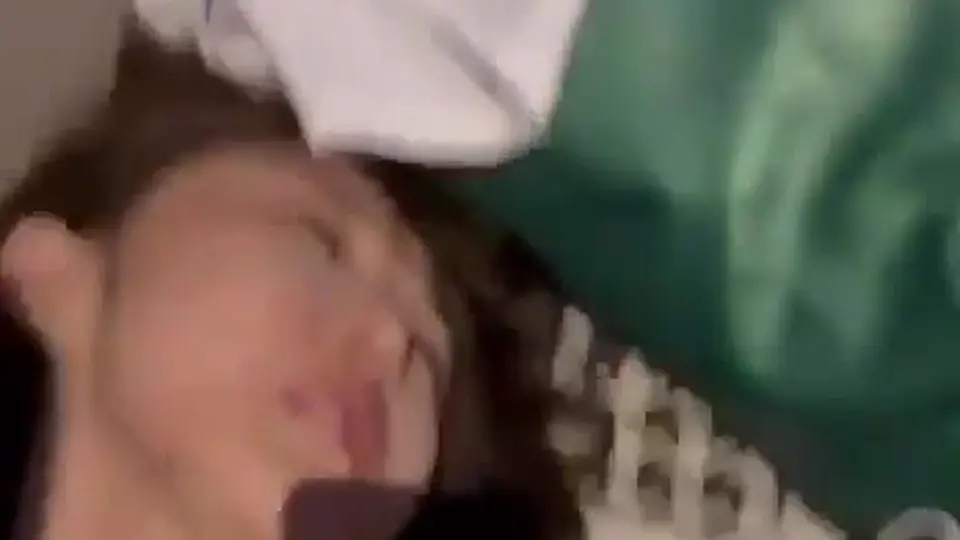 40秒。男的扶着腰女的自己动，没什么可挑的。