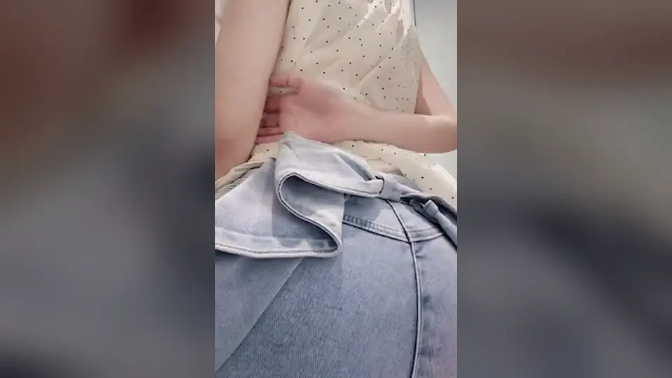 这条只有3秒时长，分辨率显示0x0，画面完全空白，无任何人物或动作。可能是测试文件或截取错误，没有实际观看内容。