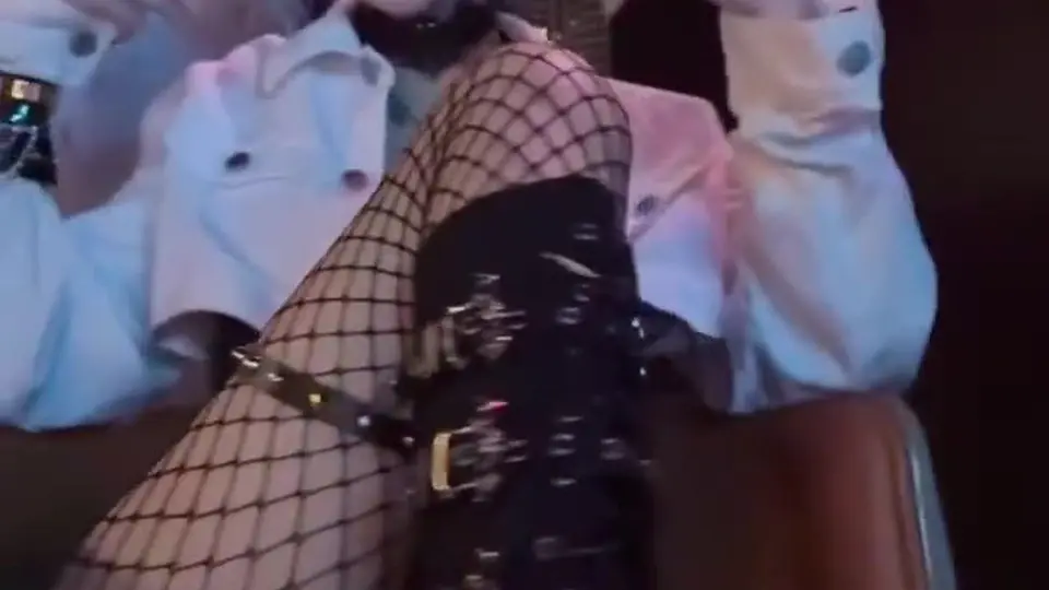 窗帘一直没拉开，换了两个位置接着拍，表情管理是真崩了，不算长但不亏。