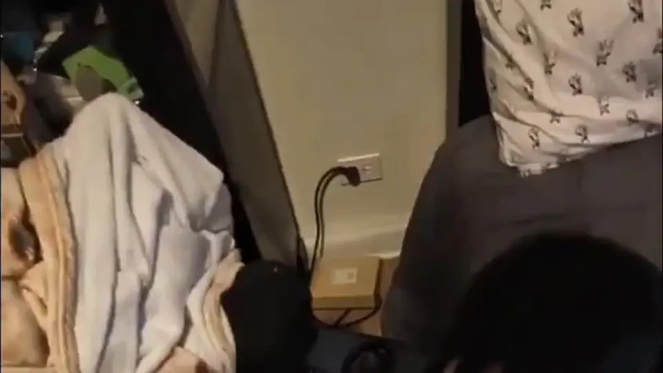 这奶子抓着操爽翻。她自己把节奏带着走，没什么可挑的。