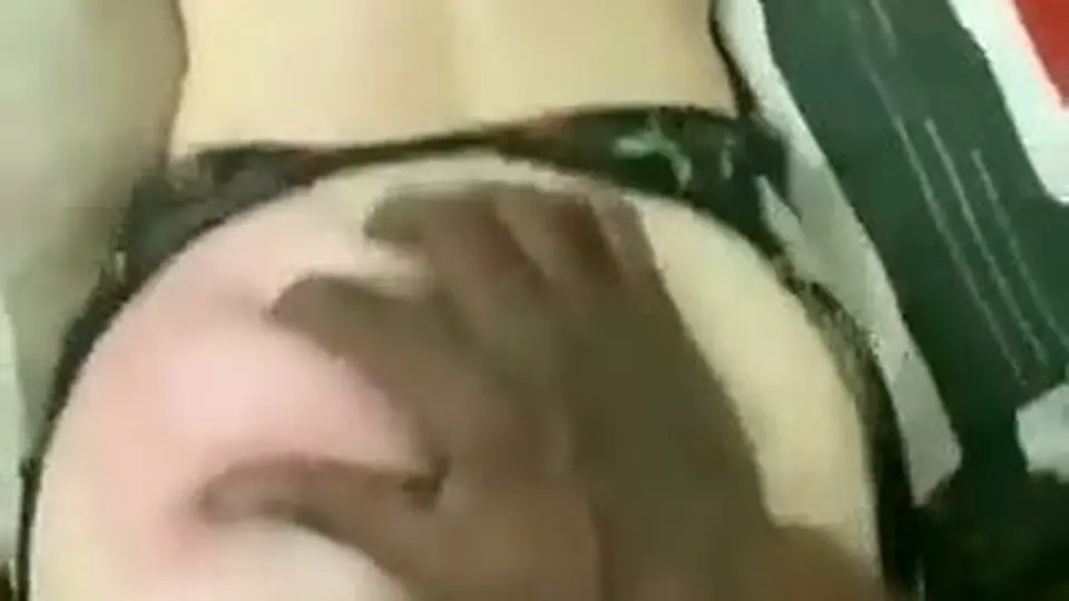 前一秒还在找角度，全程无套最后内射，适合一个人看。