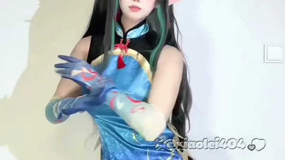 御姐Wataa往镜头前一站就是24秒，没多余动作，但那种从容劲儿挺抓人。素人感拉满，安静到能听见自己的呼吸声，存下来慢慢看。