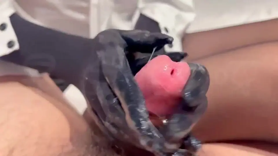 Wataa和皂皂互动，肉棒被反复玩弄榨出精液，再用精液当润滑油继续榨，重复三次。本以为三次后肉棒敏感度降低，第四次想多玩一会，结果不到10分钟又射了。