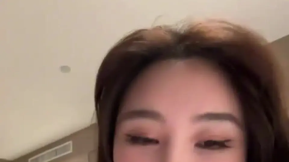 骚奶子必须用力扇，不然它总是晃来晃去的，鸡巴一定要插到最深处的花芯里才舒服