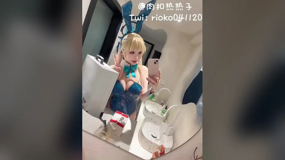 画面里没什么多余的东西，床单都拧了她还在要，不算长但不亏。