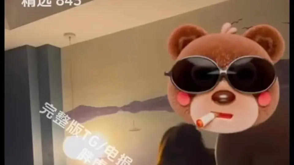 带着结婚证去找情父，一进门就问射里面还是外面，骚话说完直接挨操。内射完一次还不满足，情父又来第二发，最后全射在结婚证上。这娘们浪得彻底，废物老公绿得发光。