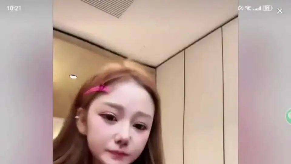录着录着忘了还在录。前半段还在摆姿势。别在公共场合打开。