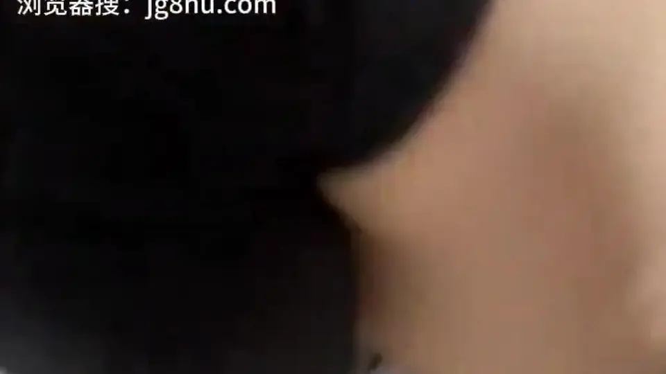 前一秒还在找角度，指尖一动就发颤，专注得有点吓人，一个镜头都没跳。
