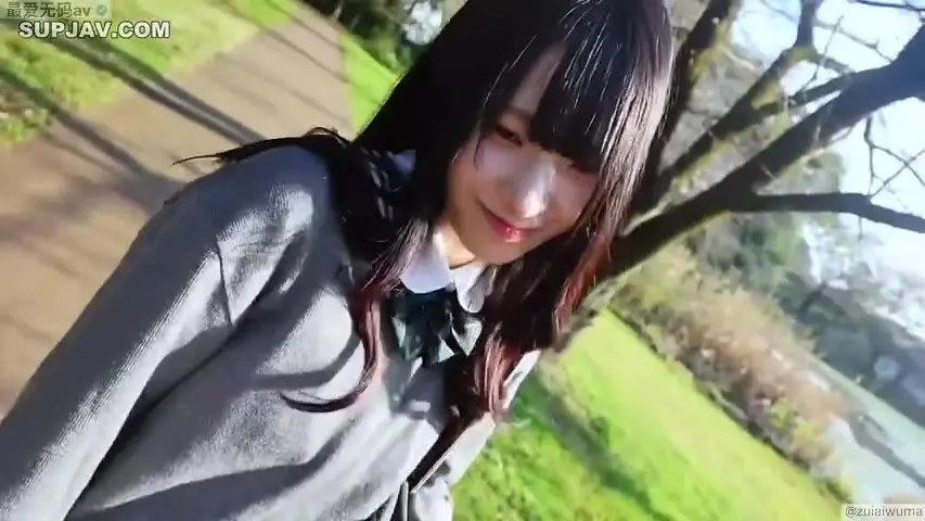 画幅有点窄但看得清。手指抽出来还拉着丝，从头到尾没喊停。