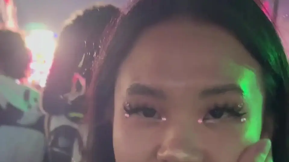 一镜到底没怎么剪。手脚都放开了，越往后越放得开。