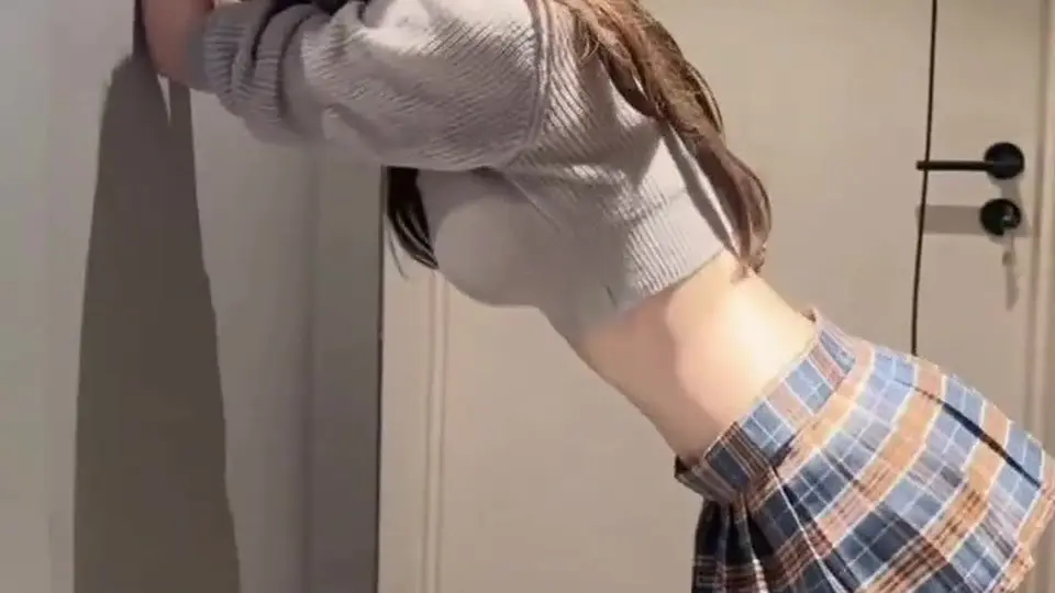 想我了吗? 已经把屁股抬好了，还不快从后面放进来？#母狗 #jk #短裙