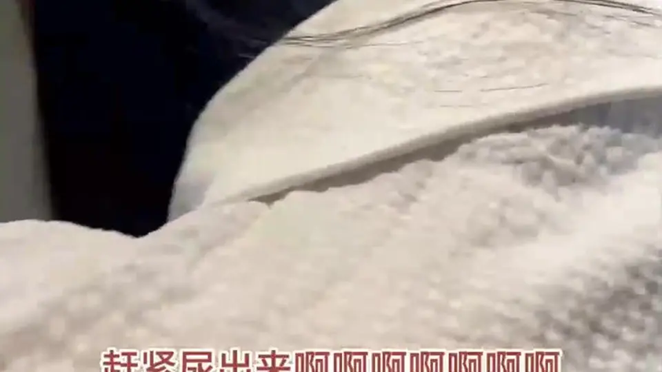 13分39秒。全程没看镜头。玩具一边插小穴一边后面。
