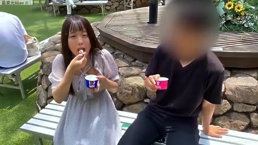 腿架在椅背上玩了整段。趴在床上拿枕头垫着腰。别一次看完。