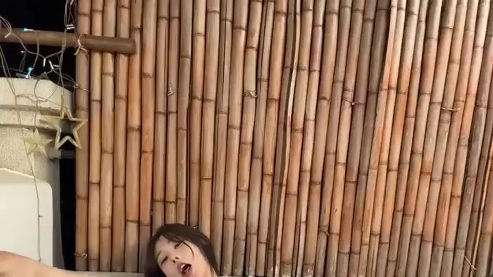 传说中的仙女散花，被假鸡巴给征服了，像喷泉似的涌流出来