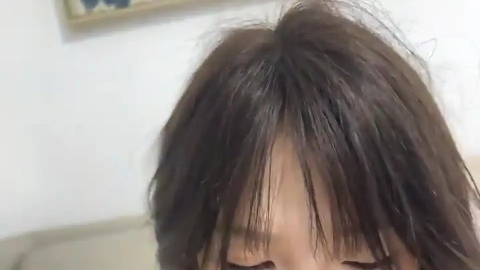 满背精神小妹,.张嘴等待精液的投喂