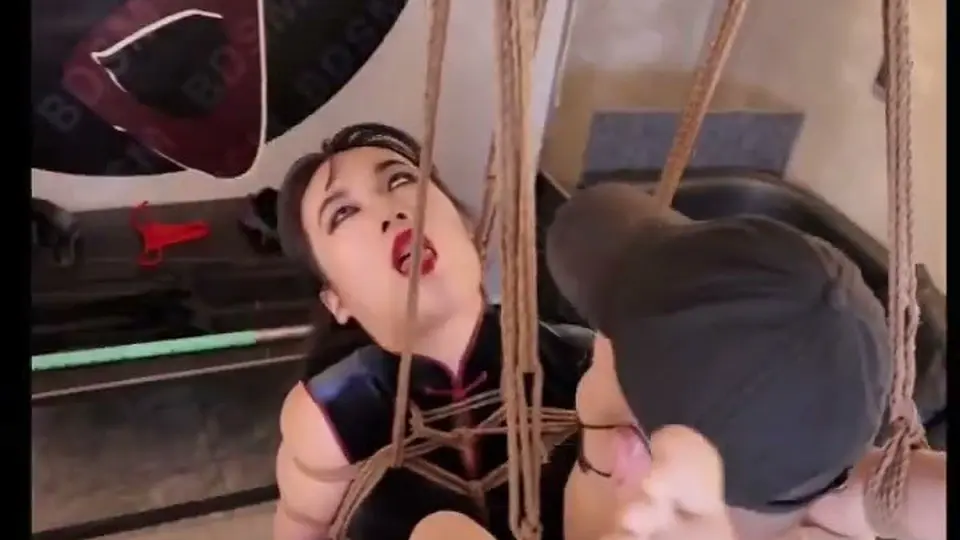 手一直没松开，跪坐着前后慢慢磨。不算长但不亏。