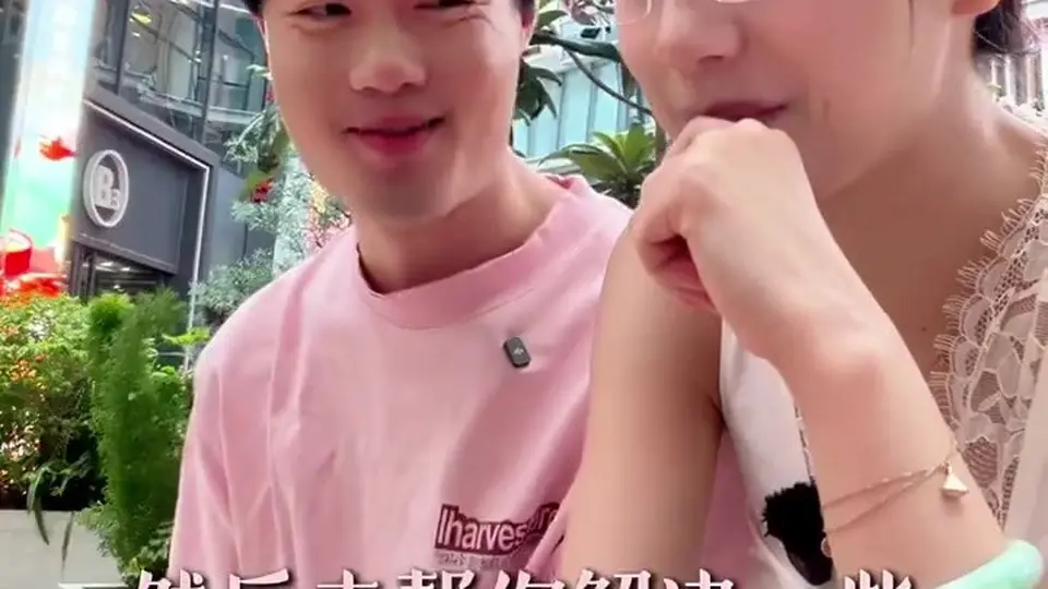 开摆反正都是低俗了，开心最主要，摩擦几下就流水.阿姨最近又和弟弟拍了很多大尺度视频 回馈粉丝宝子们！！快来看！ #反差 #相亲