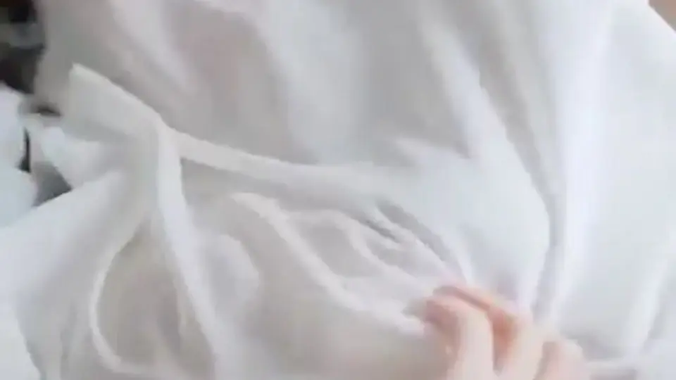 《穿成假太监后称王》，1分50秒。节奏一点不拖，看完再走。
