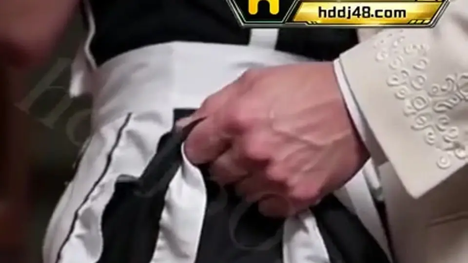 我和闺蜜齐被操 第2集，3分47秒。这一步走出去就回不了头，本集已更新。