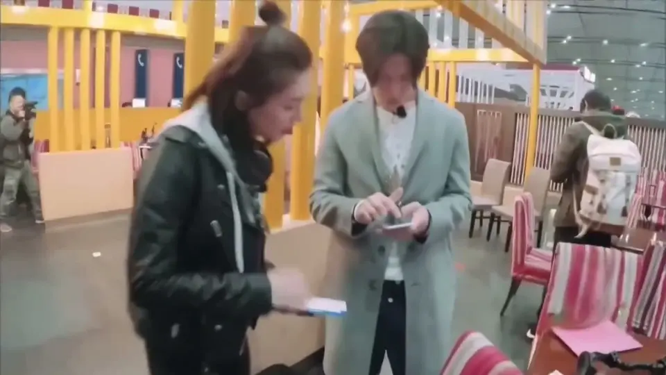 《花儿与色狼3 AI魔改》，6分16秒，没有铺垫直接来。