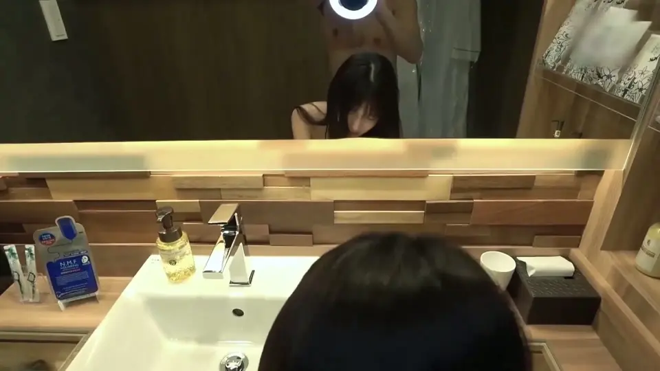 《AI换脸 粉墨成员LISA鸳鸯浴内射》，21分13秒。这一条够实在。