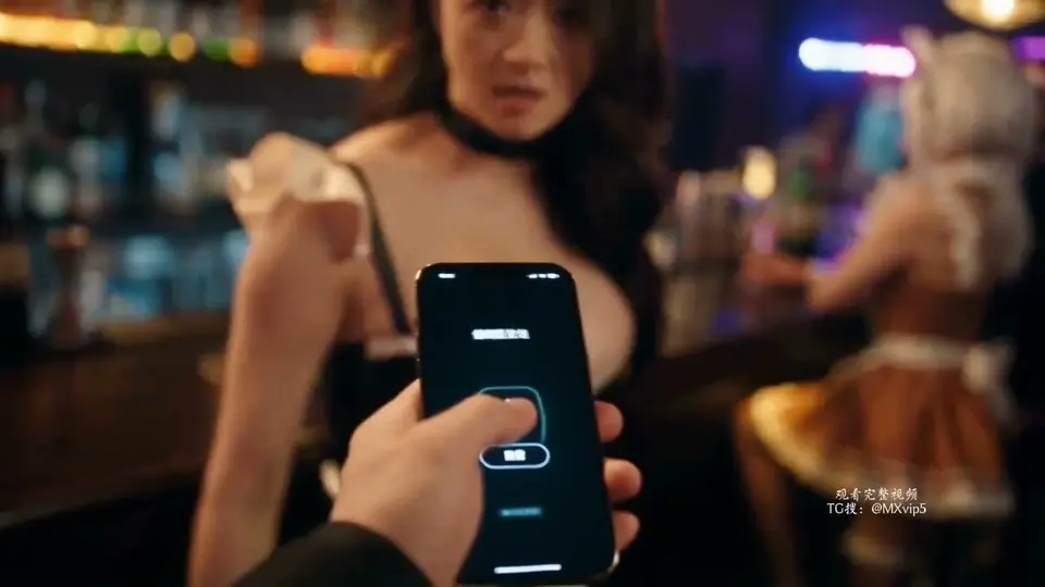 全程一个机位。《AI换脸 蒋欣 酒吧偶遇巨乳明星 跳蛋调教 跪地求满足》，2分38秒。