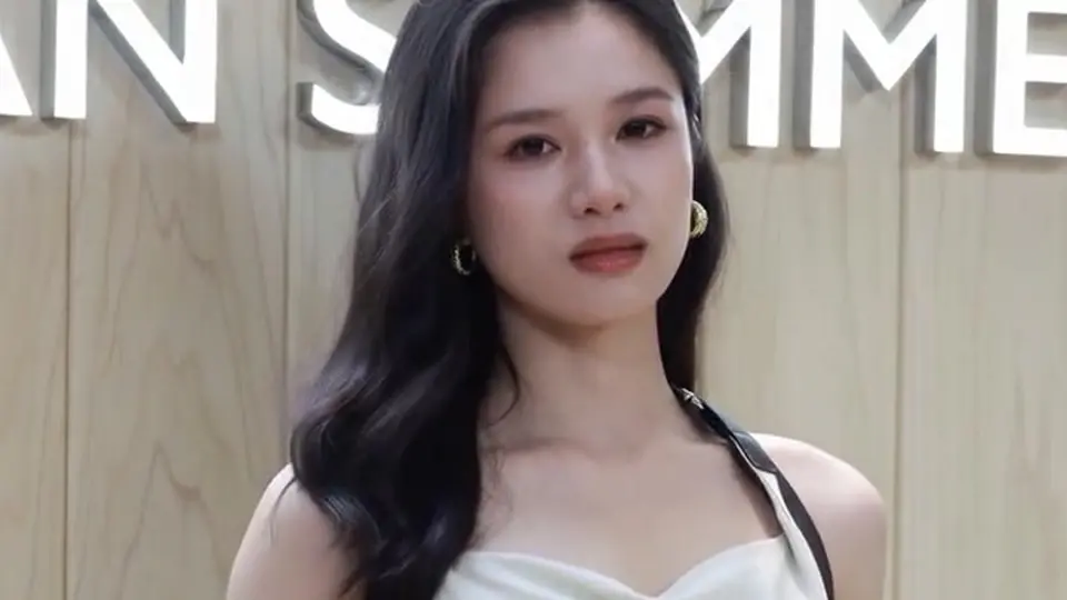 《AI魔改 张婧仪冷艳外表下隐藏热情本性》，1分57秒，画面没糊弄。